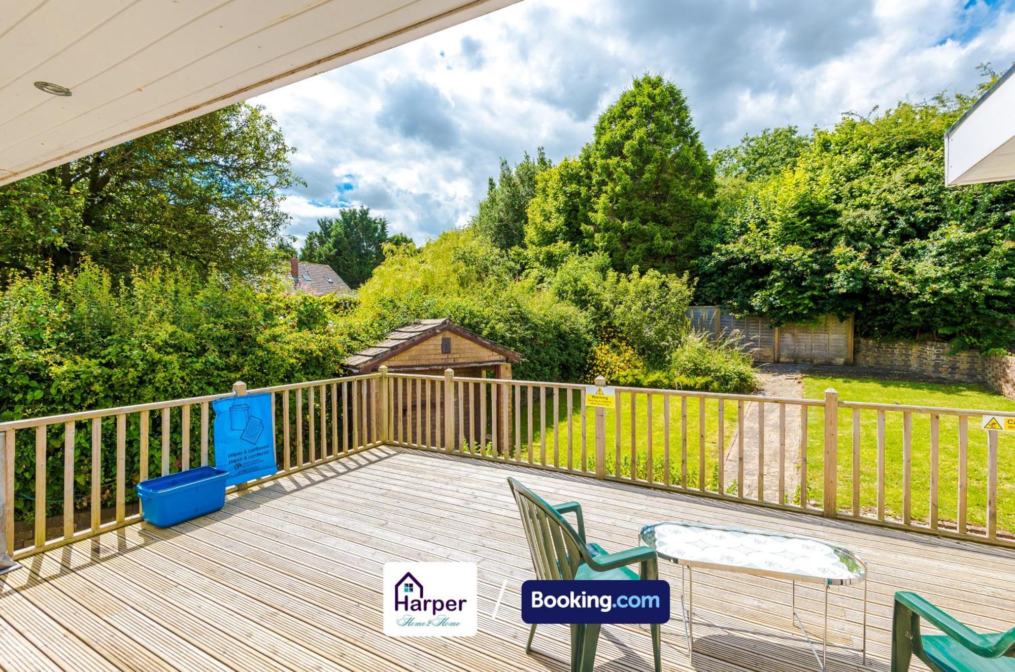 Spacious Detached Bungalow By Harperletting Short Lets & Serviced Accommodation Buckely With Pool Table & Driveway Buckley Extérieur photo