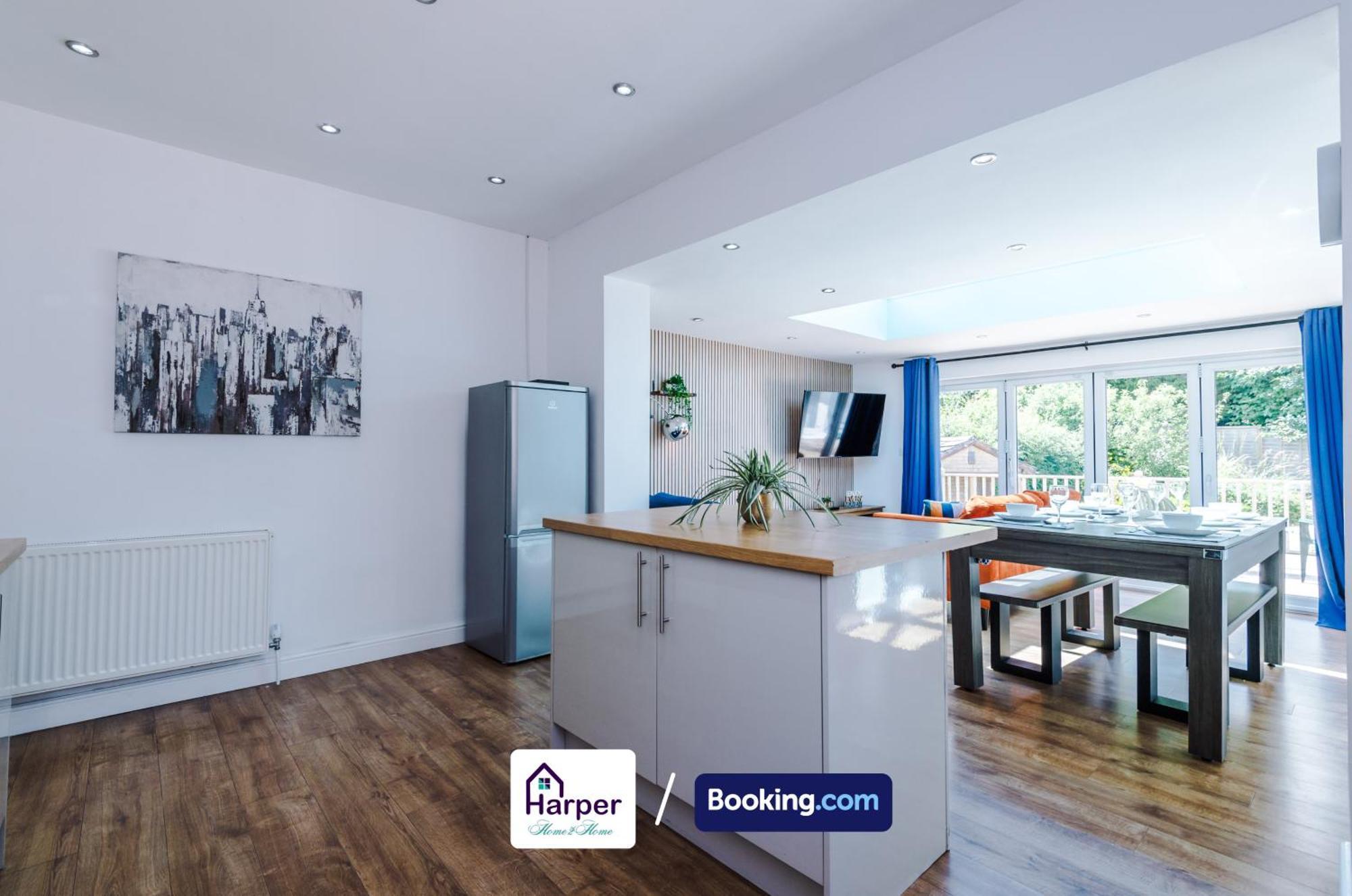 Spacious Detached Bungalow By Harperletting Short Lets & Serviced Accommodation Buckely With Pool Table & Driveway Buckley Extérieur photo