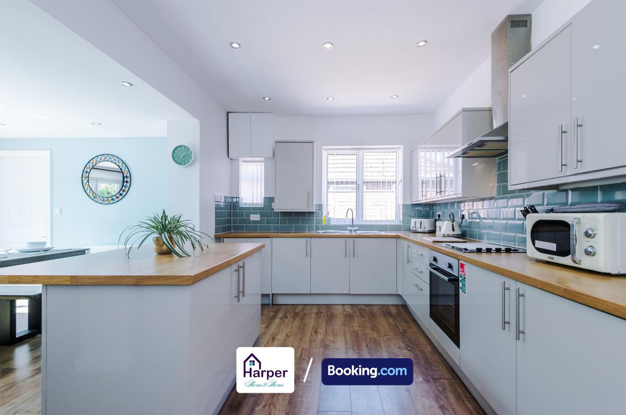 Spacious Detached Bungalow By Harperletting Short Lets & Serviced Accommodation Buckely With Pool Table & Driveway Buckley Extérieur photo
