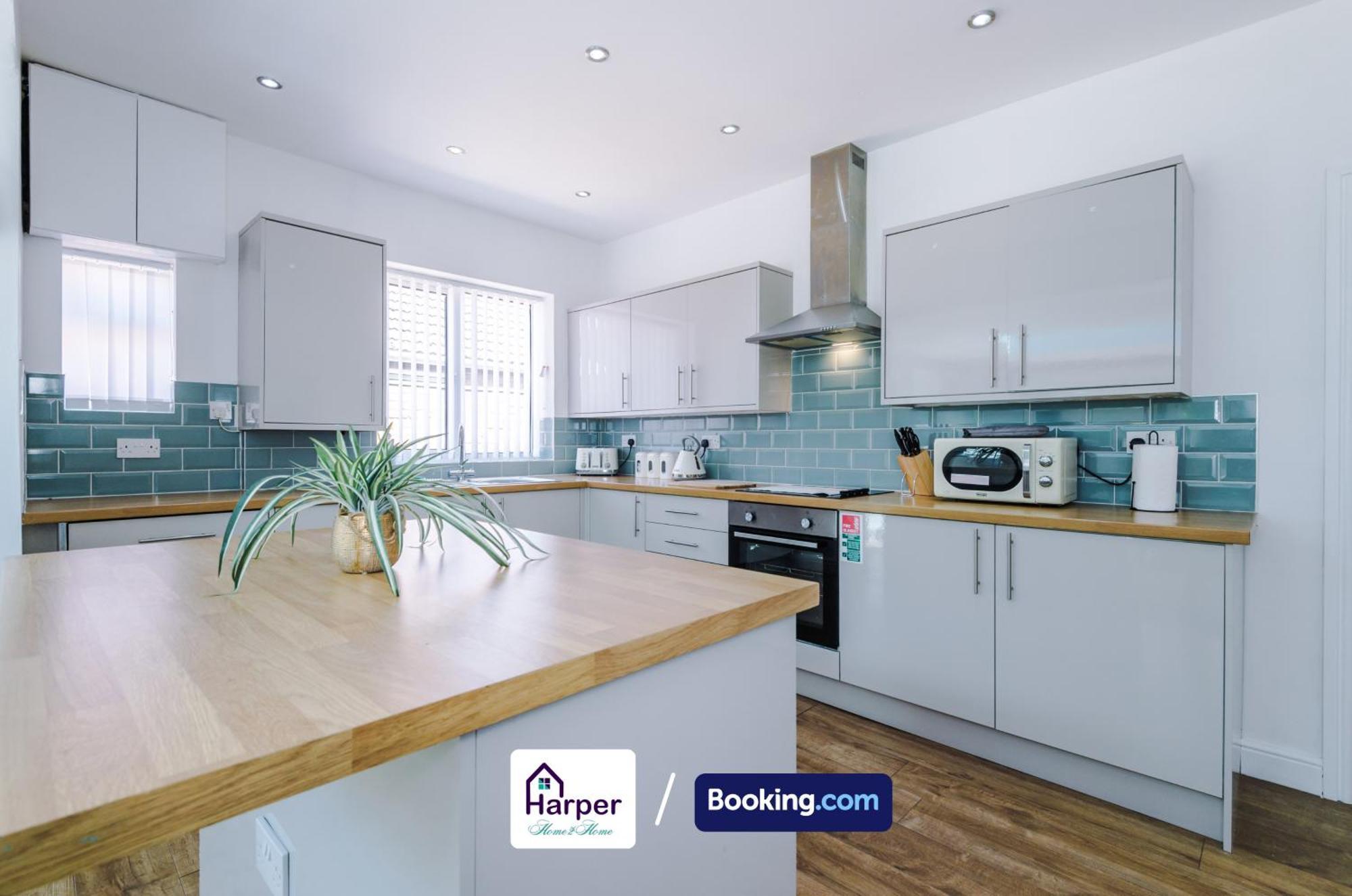 Spacious Detached Bungalow By Harperletting Short Lets & Serviced Accommodation Buckely With Pool Table & Driveway Buckley Extérieur photo