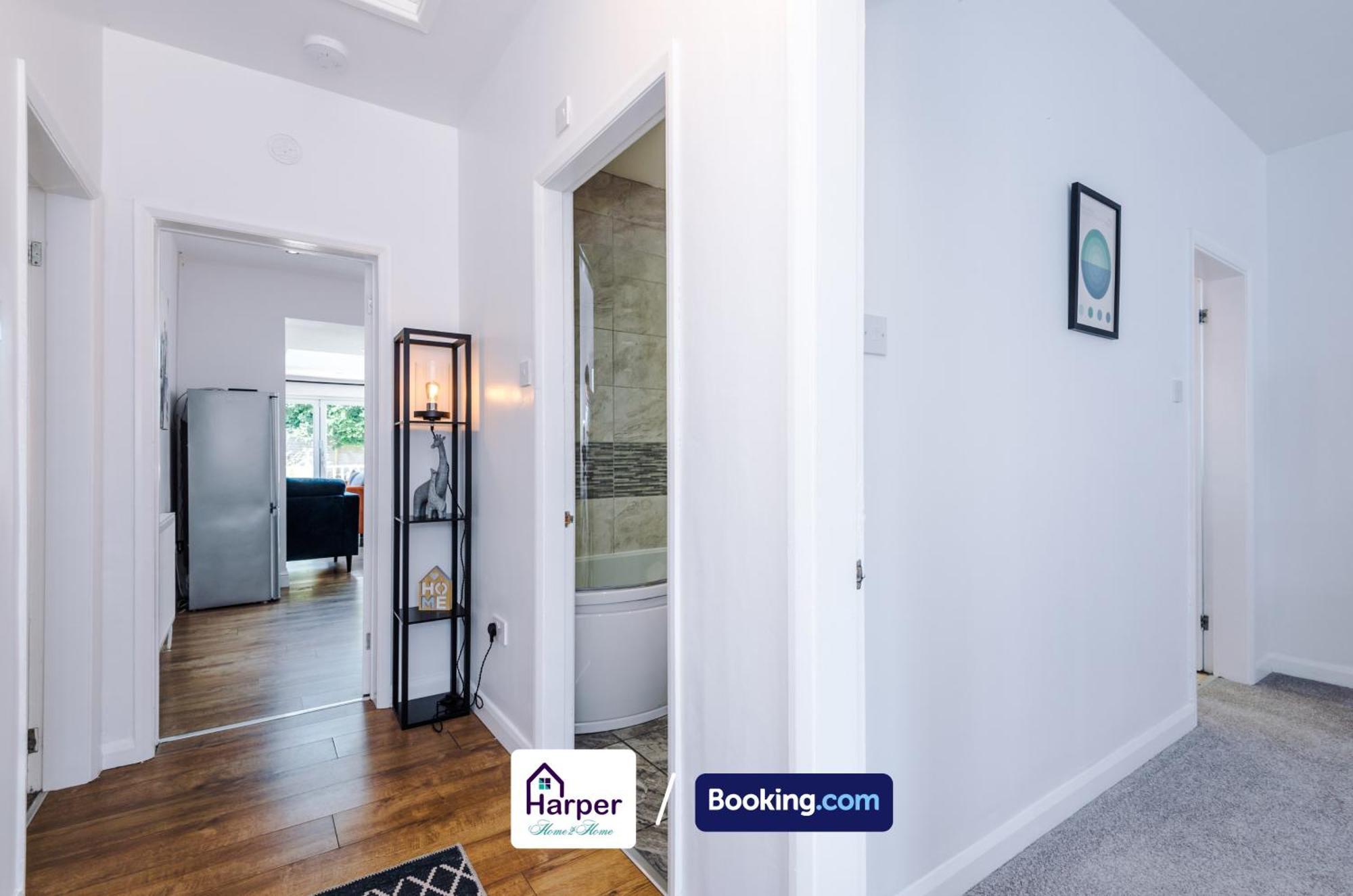 Spacious Detached Bungalow By Harperletting Short Lets & Serviced Accommodation Buckely With Pool Table & Driveway Buckley Extérieur photo